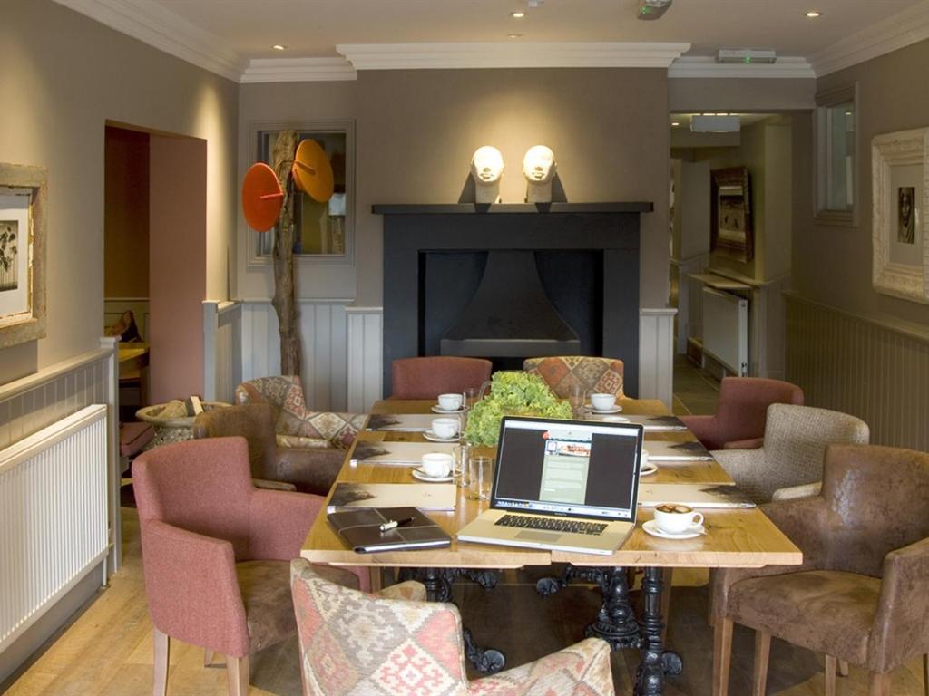 Отель The Percy Arms Гильдфорд Экстерьер фото